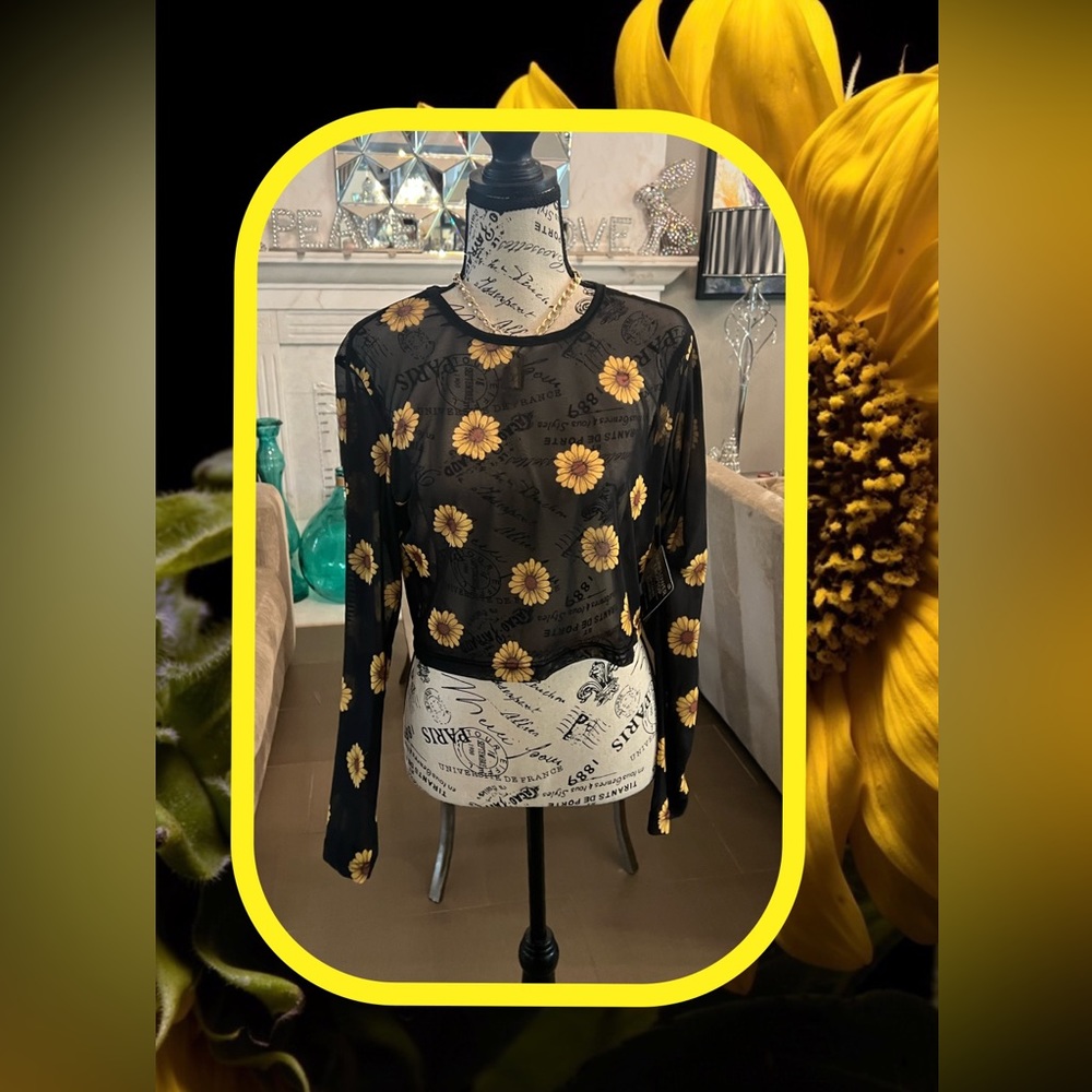 🆕 🌻- MODERN HERO Sunflower 🌻Crop Top